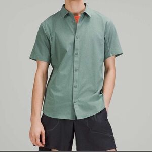 Lululemon Men Shirt Size L Airing Easy Short Sleeves Ventlight Mesh in Green